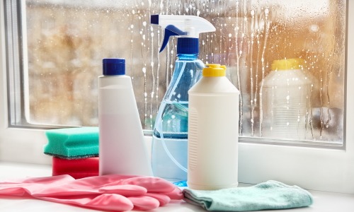 Leistungen 16 Das richtige Reinigungsmittel für die Fensterreinigung in Berlin